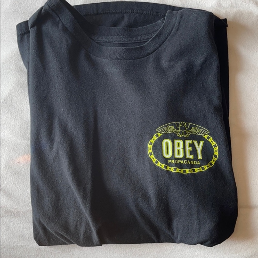 Obey tee